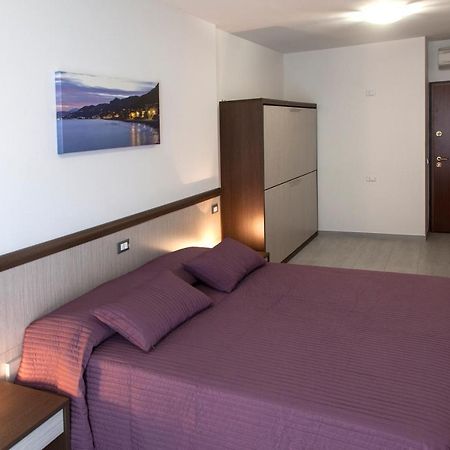 Locanda Brezza Marina Camera Quadrupla Finale Ligure Bagian luar foto